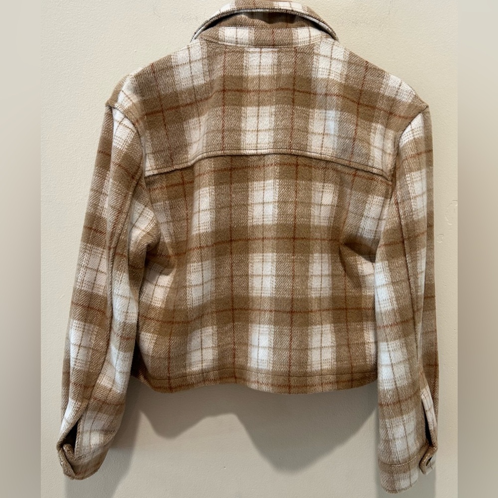 Love Tree Tan & White Plaid Fleece Button Front Shirt Jacket - Women’s Small - Picture 2 of 7